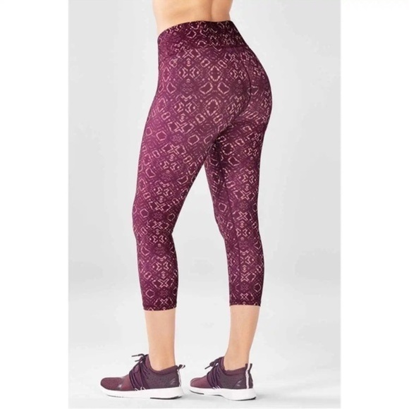 Fabletics Mid-Rise Amara Printed Powerlite Crop Capris Leggings size Medium - Picture 2 of 8